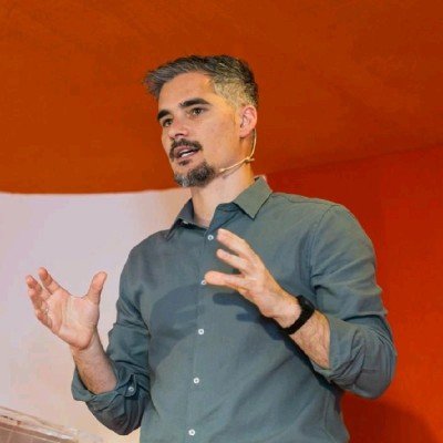 Vincenzo Boccarusso durante una presentación